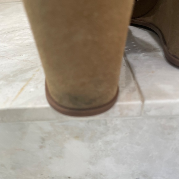 VIA SPIGA {10} Tan Wedge Shoes Peep Toe Laser Cut-out Design - Picture 6 of 14